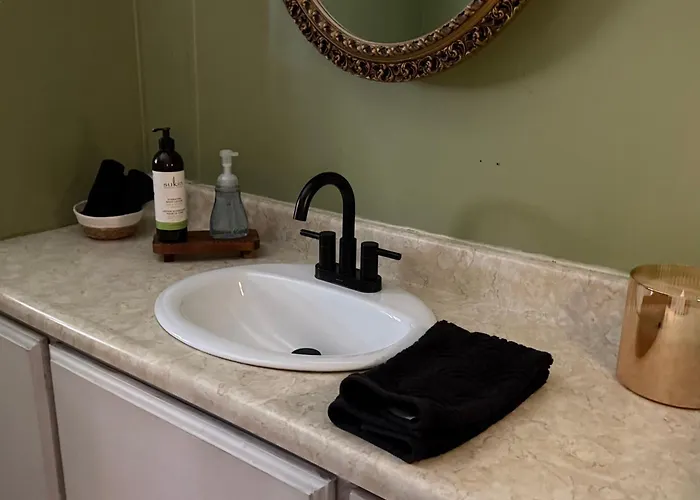 3 Bedroom Havasu House- Boat & Pet-friendly *