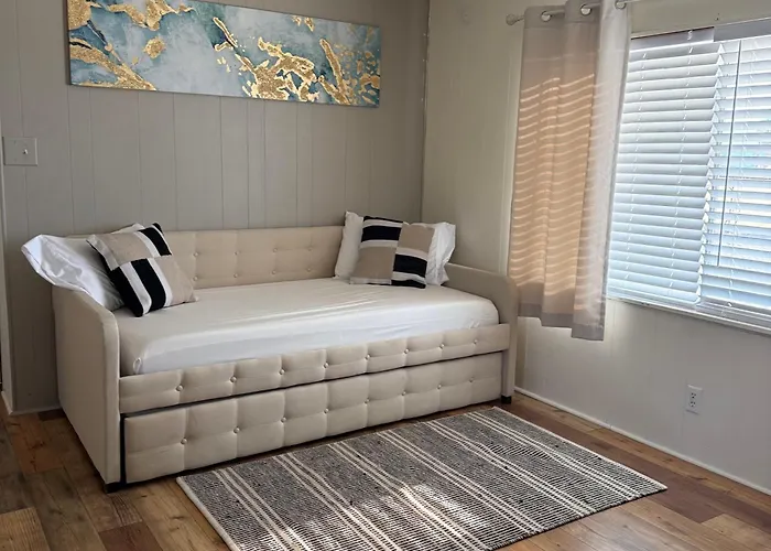 Holiday home 3 Bedroom Havasu House- Boat & Pet-friendly *